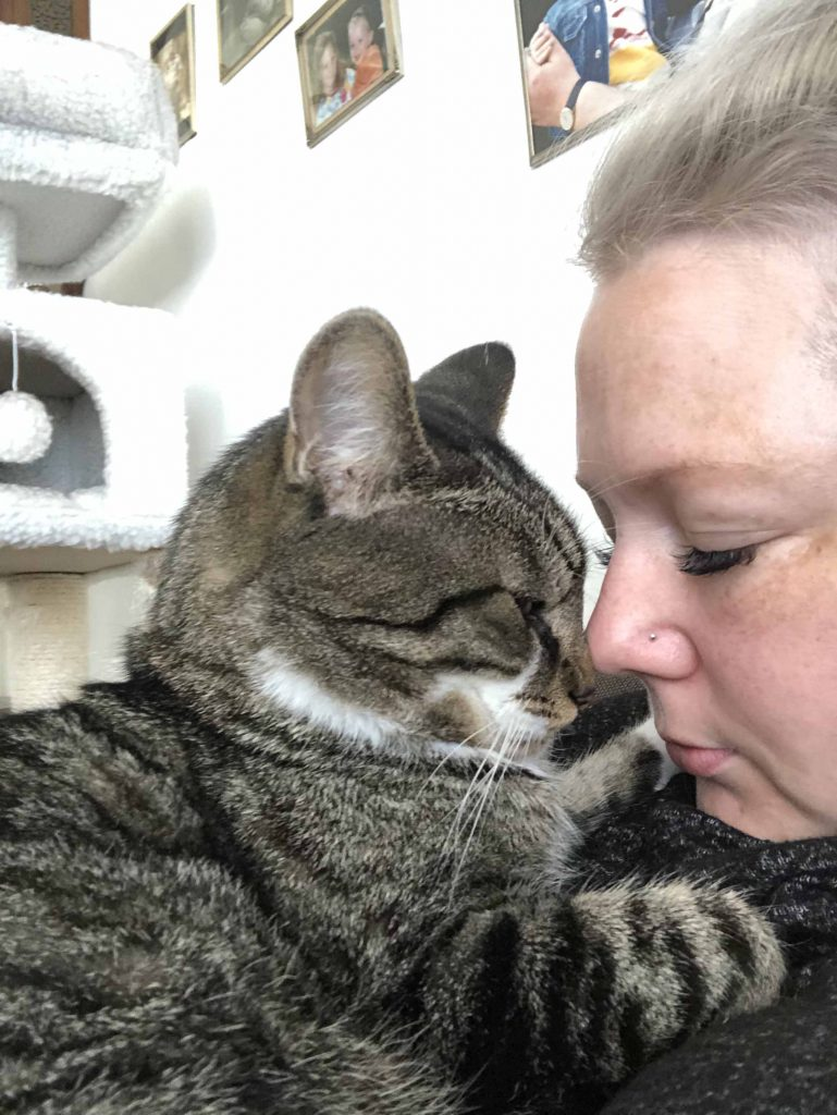 Gabry mit ihrer Katze