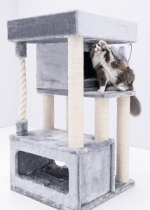 Kratzbaum Lodge 107 von Petrebels kann beim Abnehmen übergewichtiger Katzen helfen.